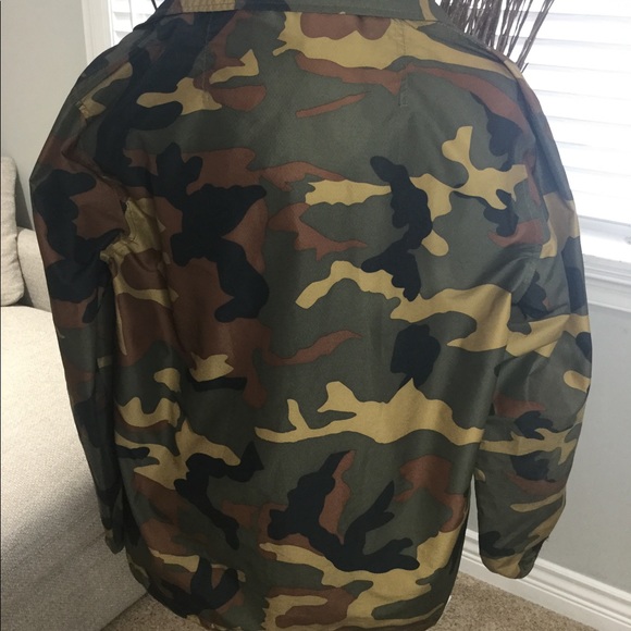 Like NEW Small Herschel Voyager Coach Wind Jacket. - Picture 2 of 5